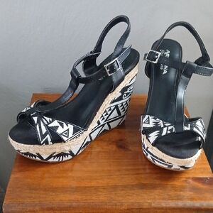 Arizona Black and White Patterned Wedges